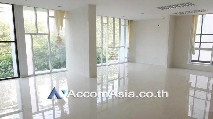 unit Office space For Rent in Sukhumvit, Bangkok  near BTS Phrom Phong (AA17077)